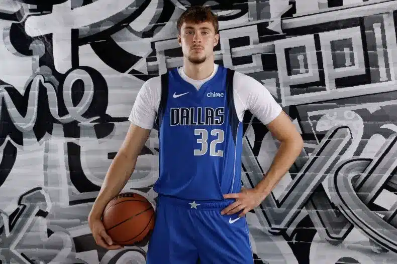 maillot mavericks pourquoi cooper flagg porte le numero 32