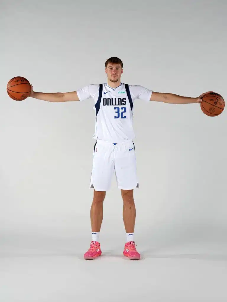 maillot mavericks pourquoi cooper flagg porte le numero 32