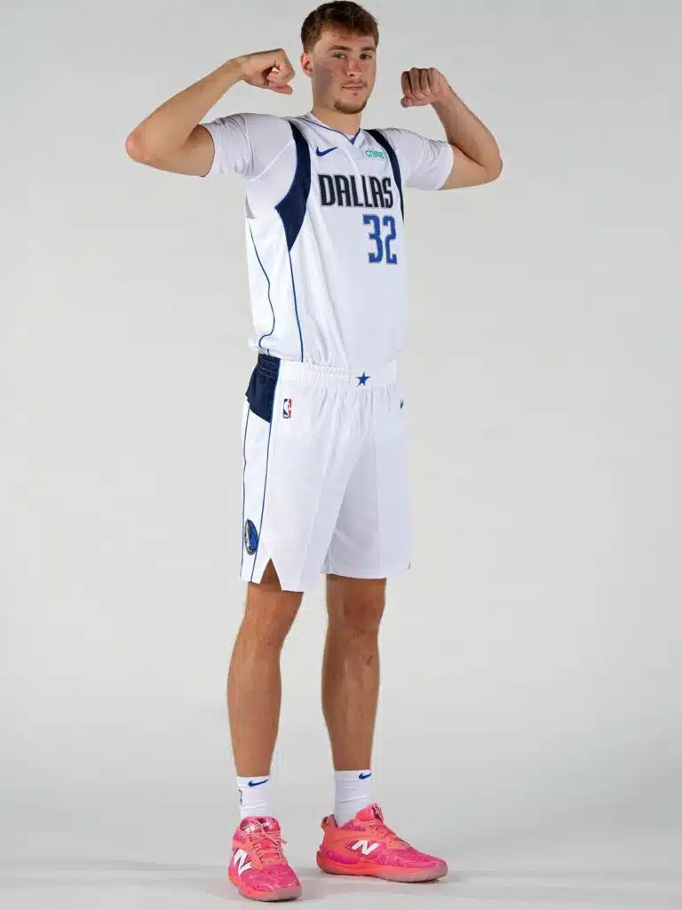 maillot mavericks pourquoi cooper flagg porte le numero 32
