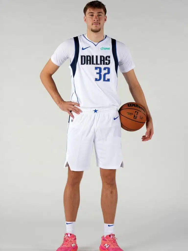 maillot mavericks pourquoi cooper flagg porte le numero 32