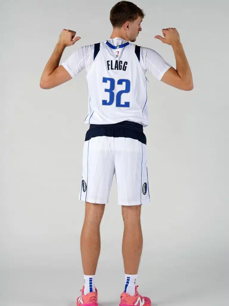 maillot mavericks pourquoi cooper flagg porte le numero 32