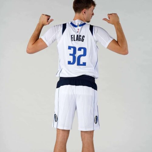 Image de l'article Pourquoi Cooper Flagg joue avec le numéro 32 sur son maillot ?
