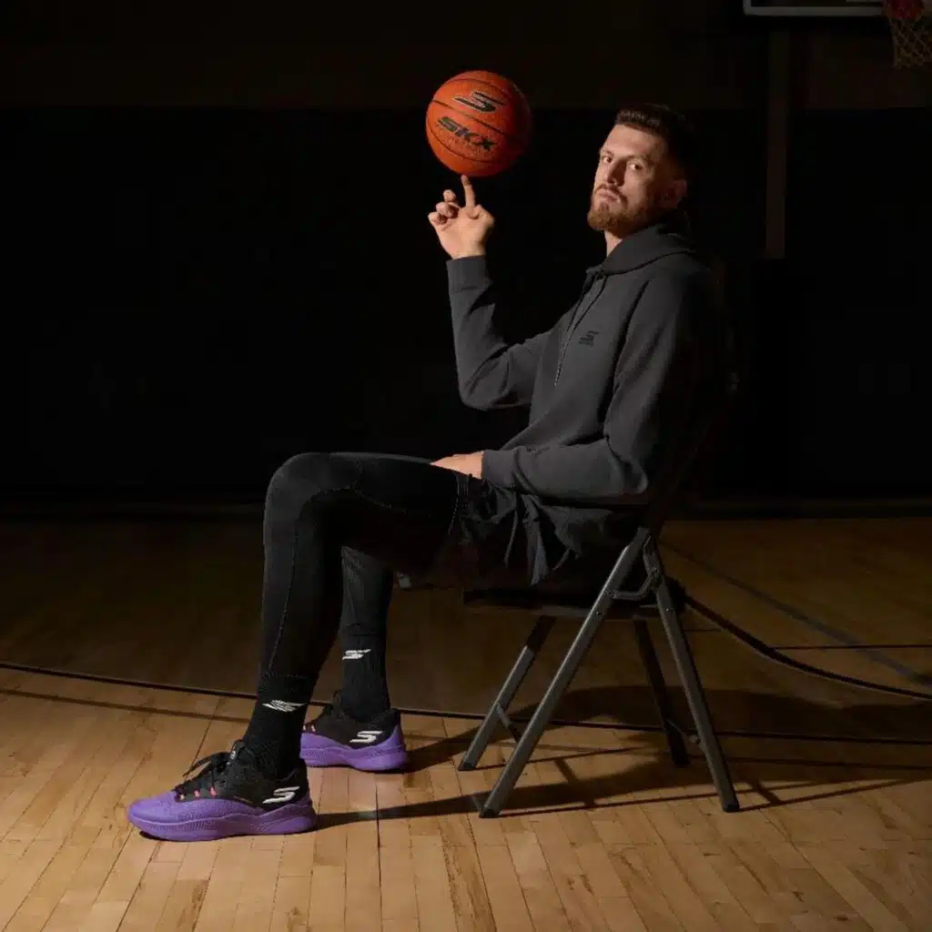 Isaiah Hartenstein signe avec skechers