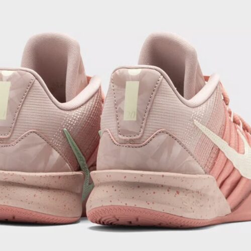 Image de l'article La Nike Sabrina 3 Pink Oxford vient compléter la ligne de Sabrina Ionescu&nbsp;!